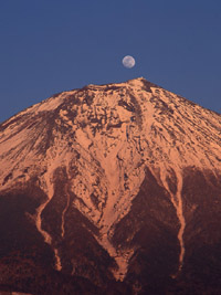 moonandMtfuji.jpg